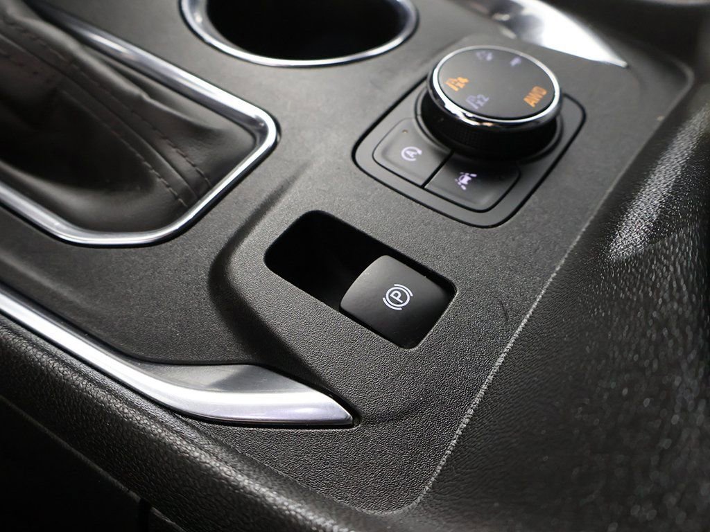 Used 2023 Chevrolet Traverse Premier AWD/4WD image 60