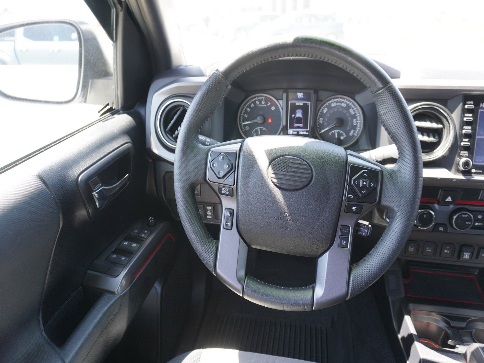 Used 2022 Toyota Tacoma TRD Off-Road w/ Technology Package AWD/4WD image 18