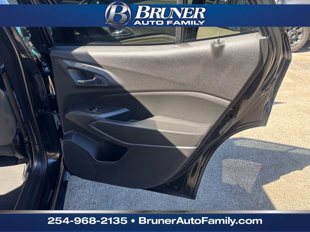 Used 2024 Chevrolet Trax ACTIV w/ Sunroof Package image 17