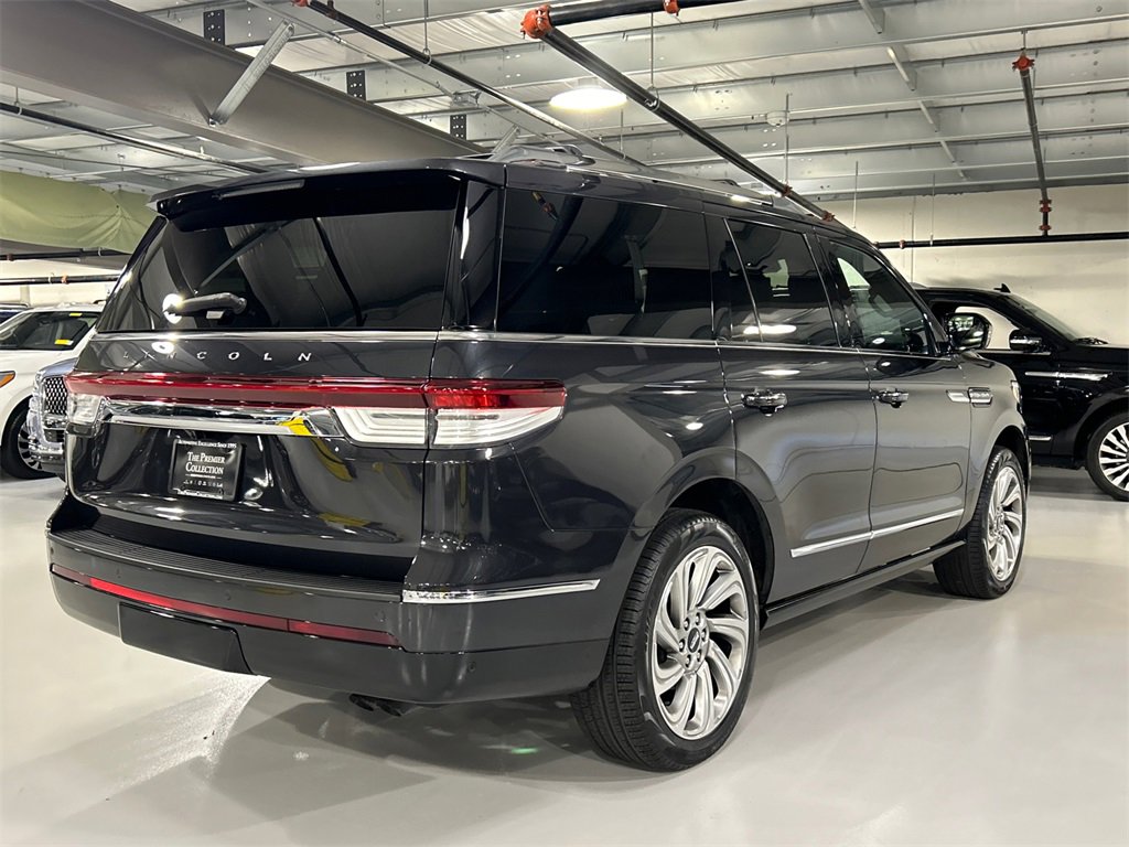 Certified 2022 Lincoln Navigator Reserve image 2