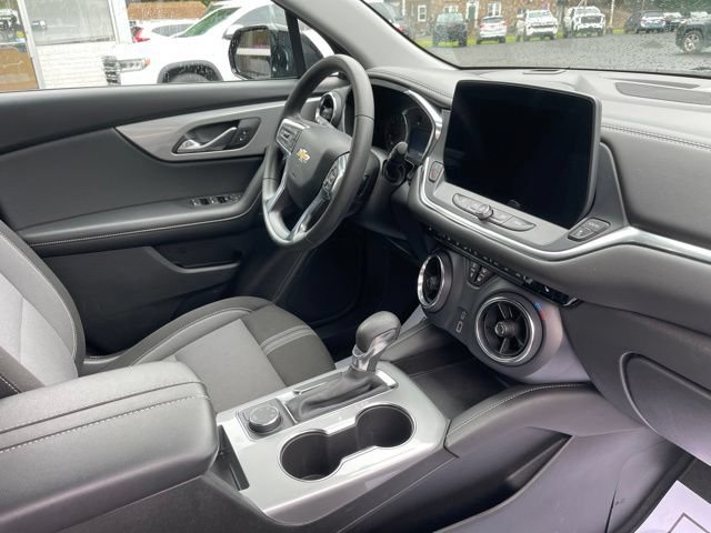 Used 2025 Chevrolet Blazer LT AWD/4WD image 8