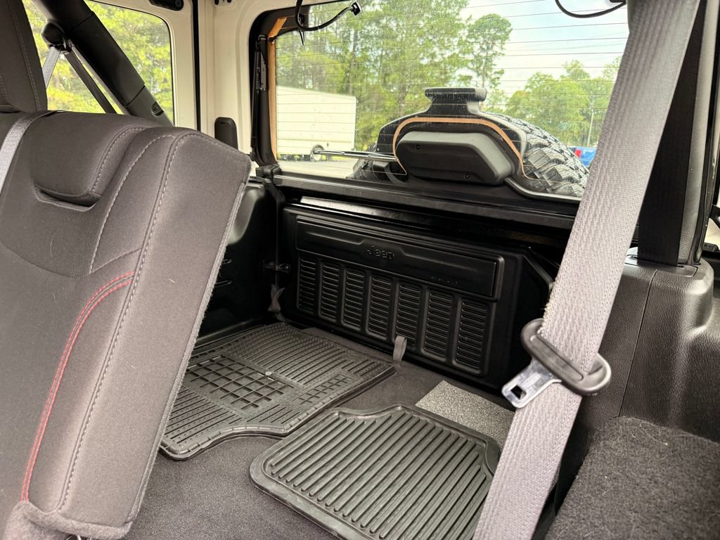 Used 2023 Jeep Wrangler Unlimited Rubicon w/ LED Lighting Group AWD/4WD image 33