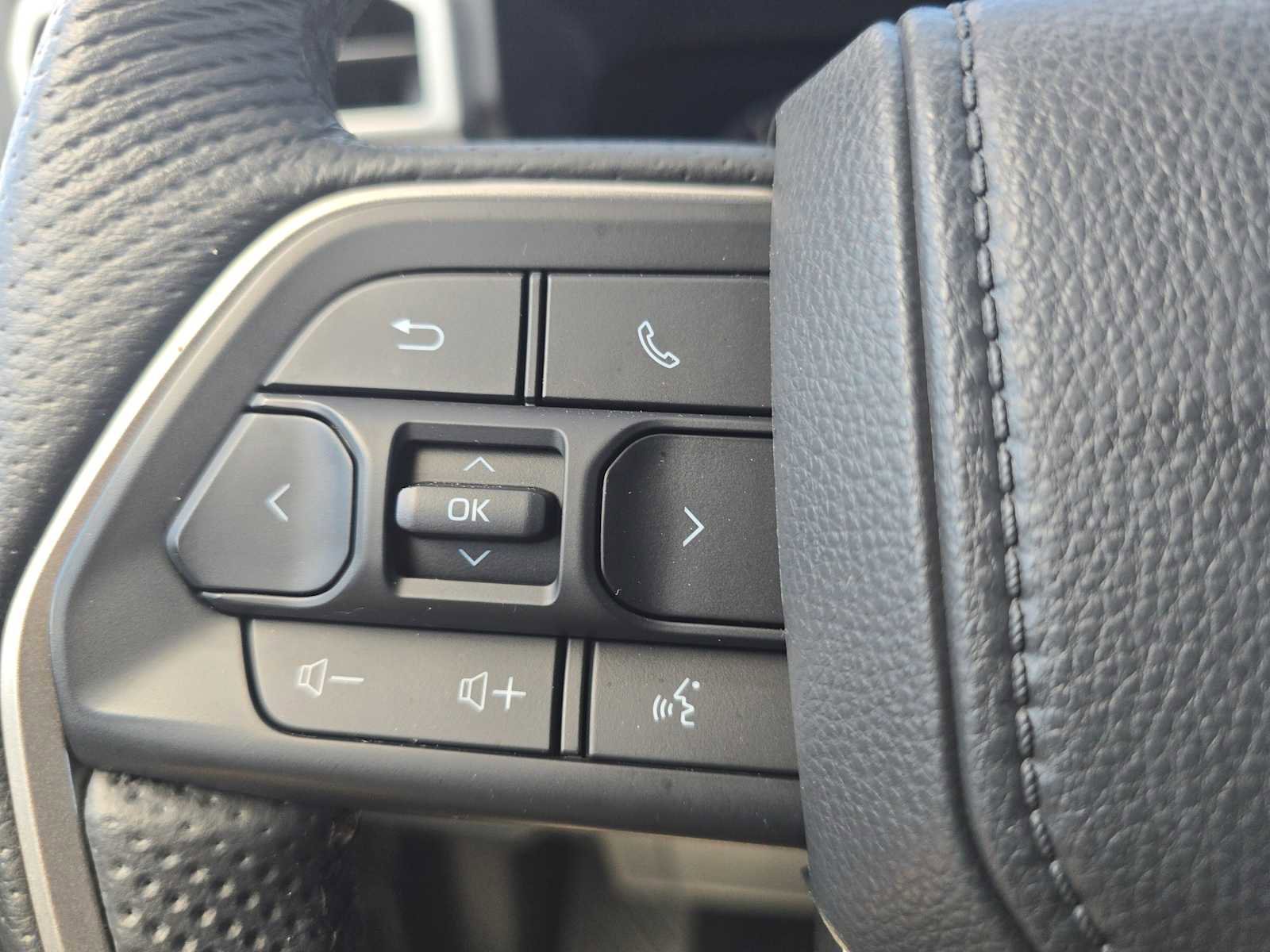 Certified 2025 Toyota Tacoma TRD Sport w/ TRD Sport Premium Package AWD/4WD image 31