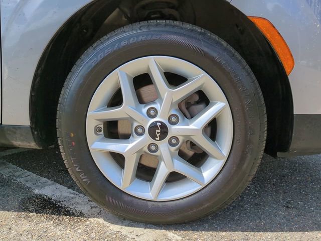 Used 2025 Kia Soul LX w/ LX Technology Package FWD image 11