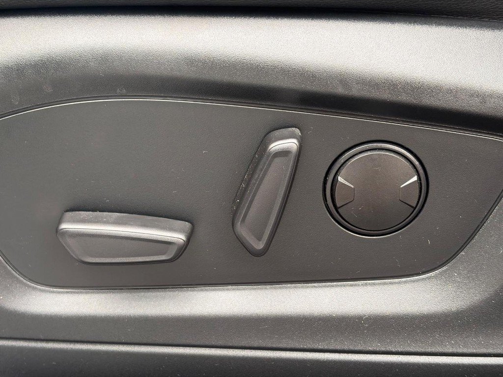 Used 2023 Ford Explorer Limited AWD/4WD image 19