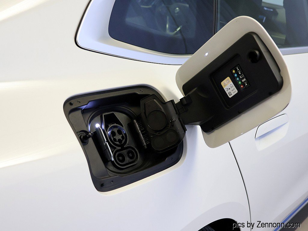 Certified 2023 BMW i4 eDrive35 w/ Premium Package image 10