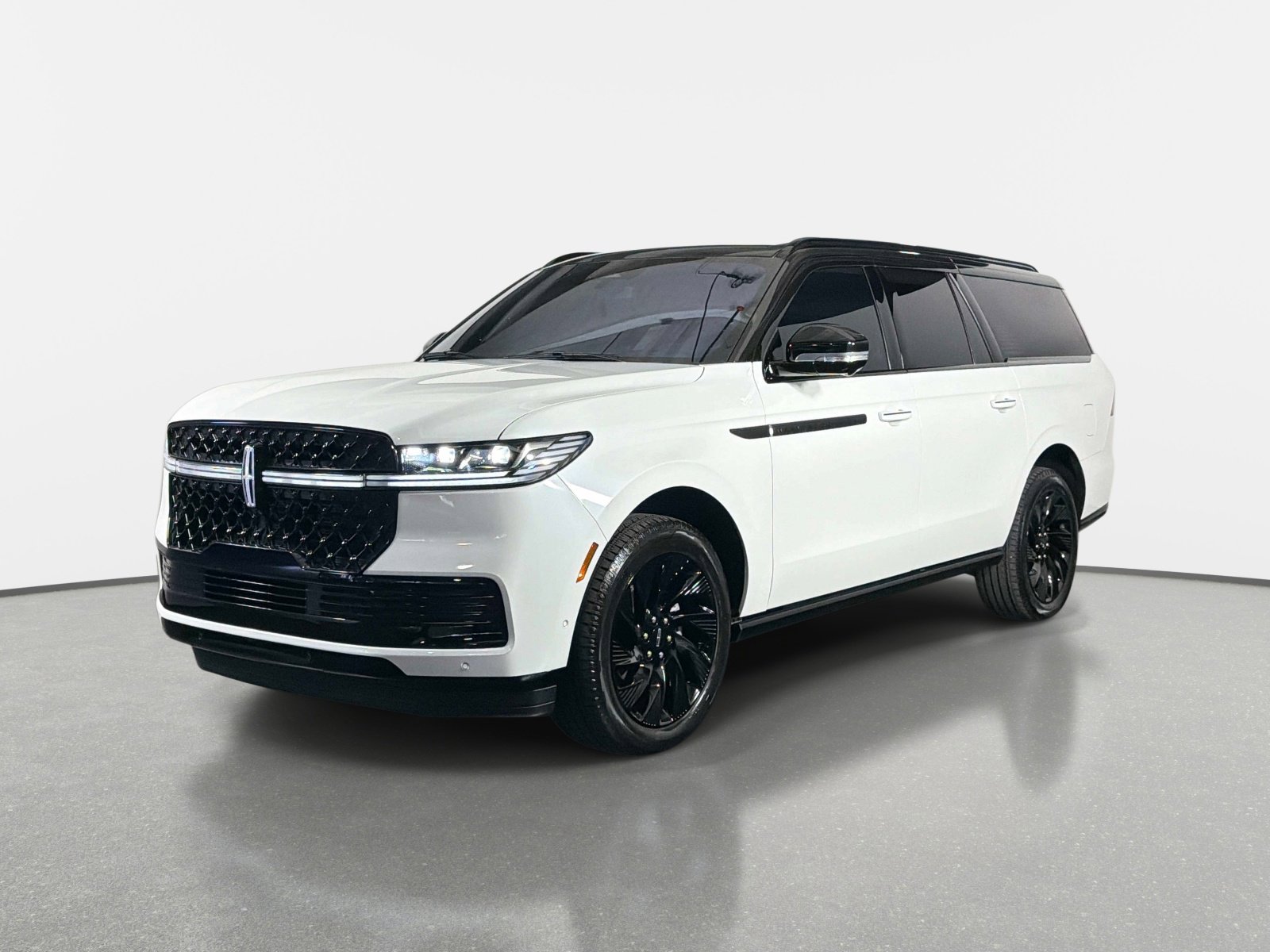 Used 2025 Lincoln Navigator L Reserve w/ Jet Appearance Package AWD/4WD image 7