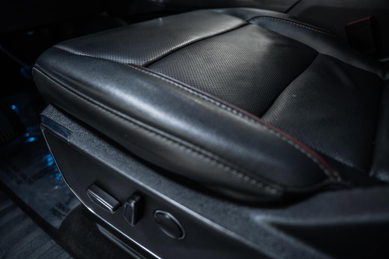 Certified 2023 Ford F150 Lariat w/ Equipment Group 502A High image 42