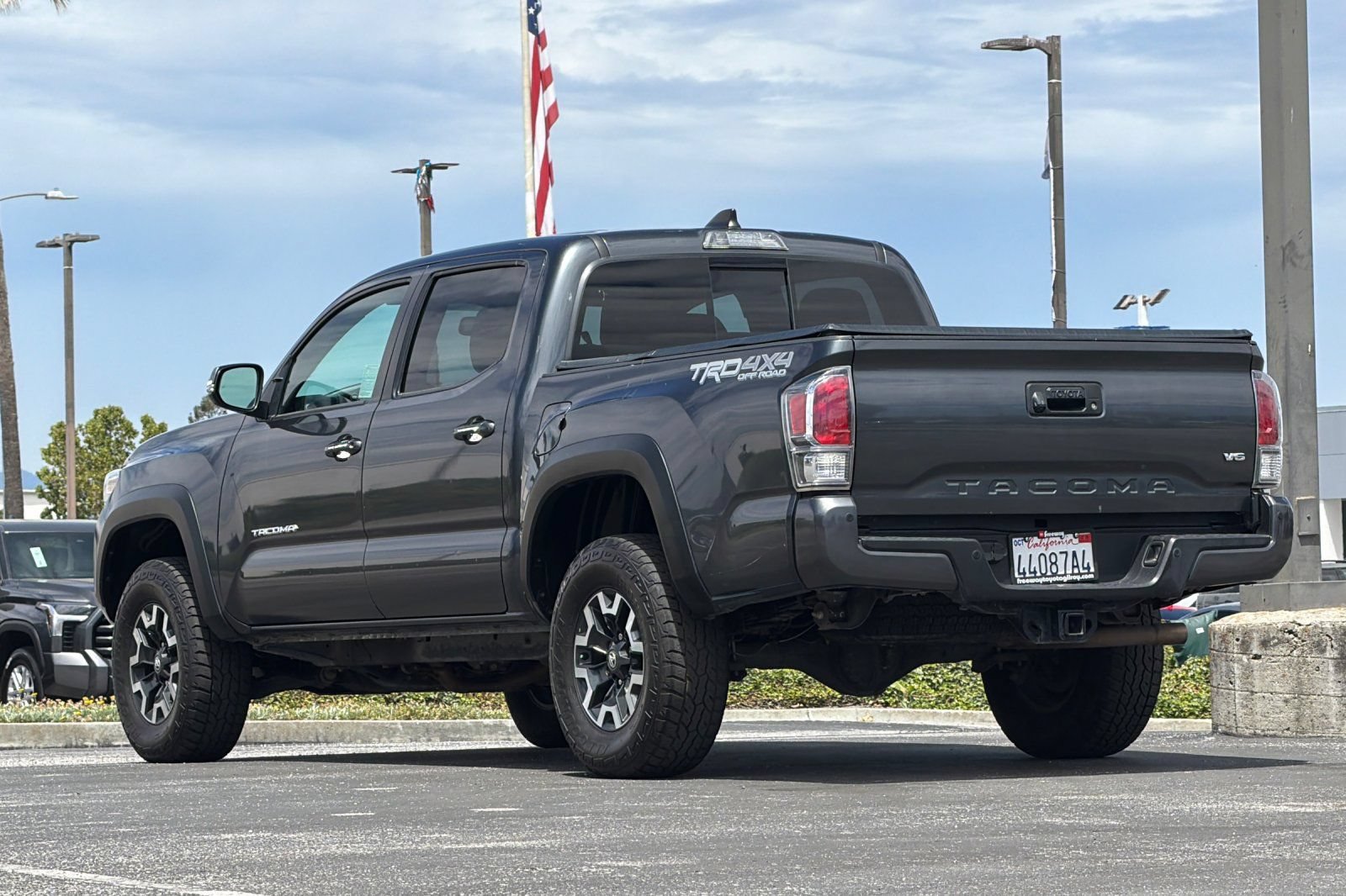 Used 2023 Toyota Tacoma TRD Off-Road w/ Technology Package AWD/4WD image 6