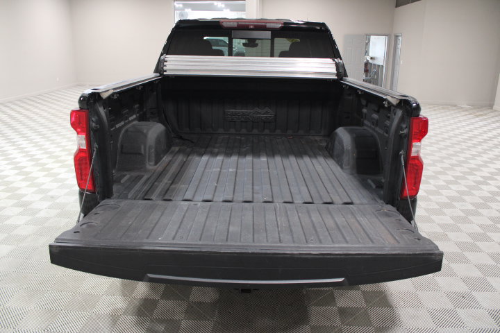 Used 2019 Chevrolet Silverado 1500 High Country w/ Technology Package AWD/4WD image 14