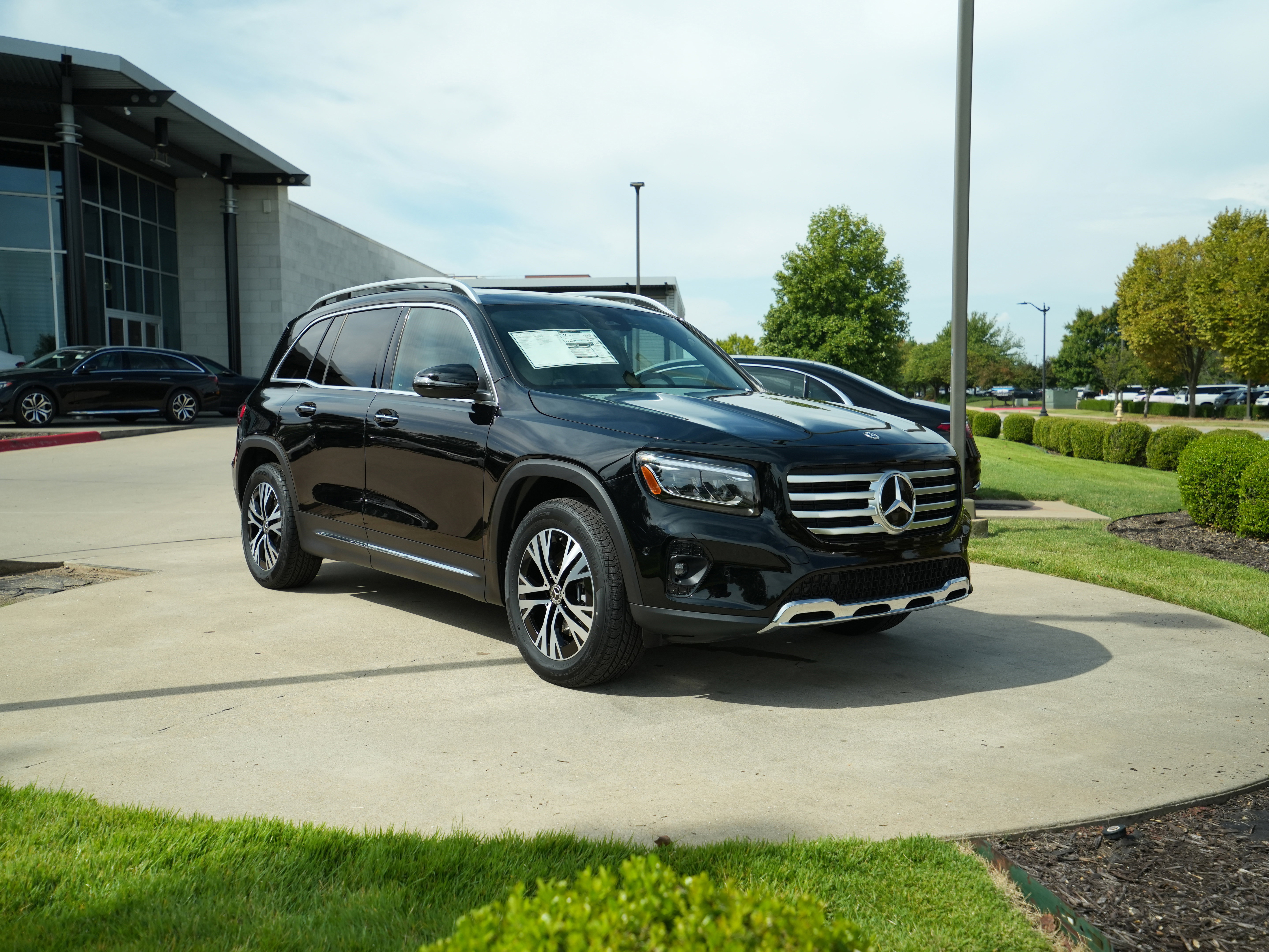 New 2025 Mercedes-Benz GLB 250 4MATIC