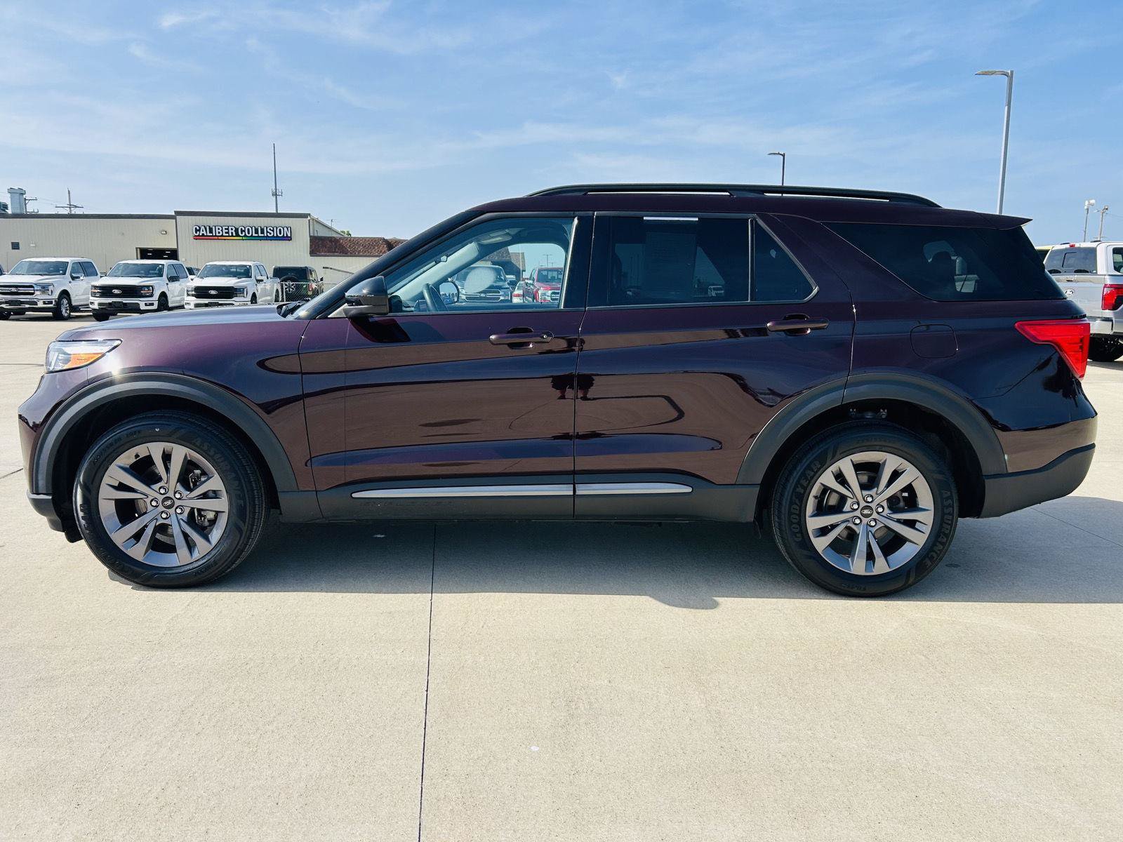 Used 2023 Ford Explorer XLT w/ Equipment Group 202A AWD/4WD image 40