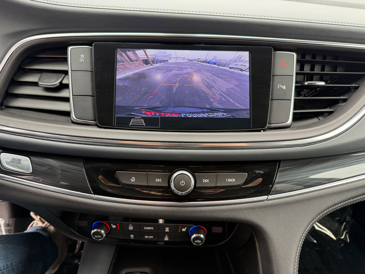 Used 2020 Buick Enclave Essence image 32