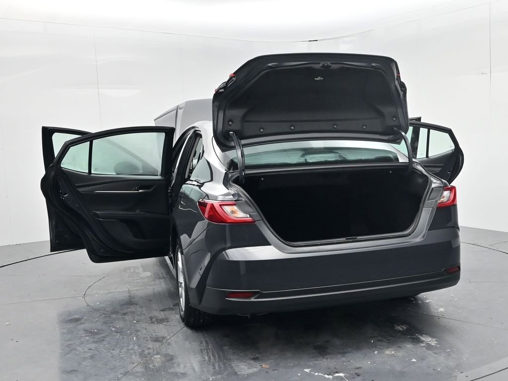 Used 2025 Toyota Camry LE image 48