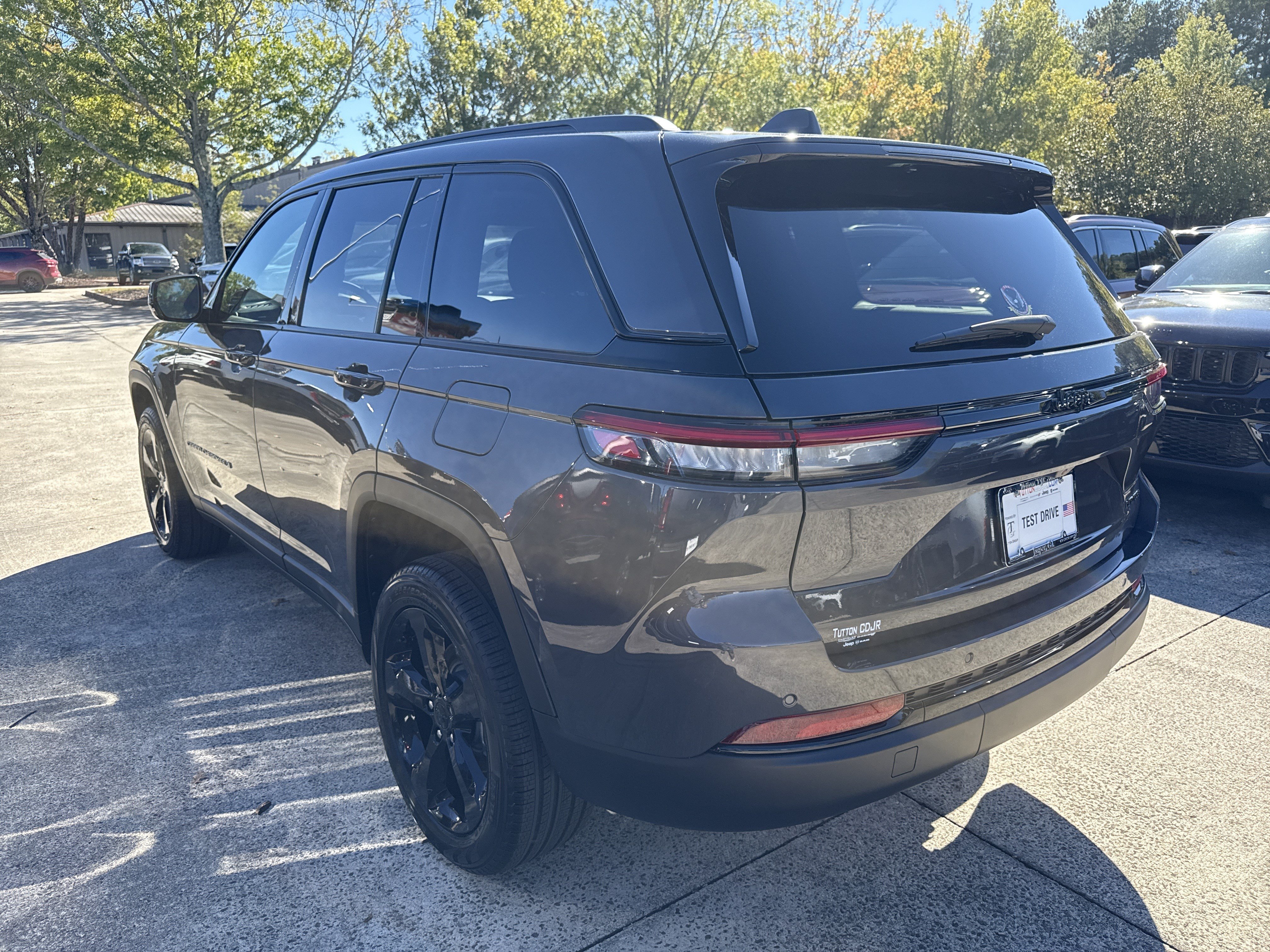 New 2025 Jeep Grand Cherokee Limited w/ Black Appearance Package RWD image 4