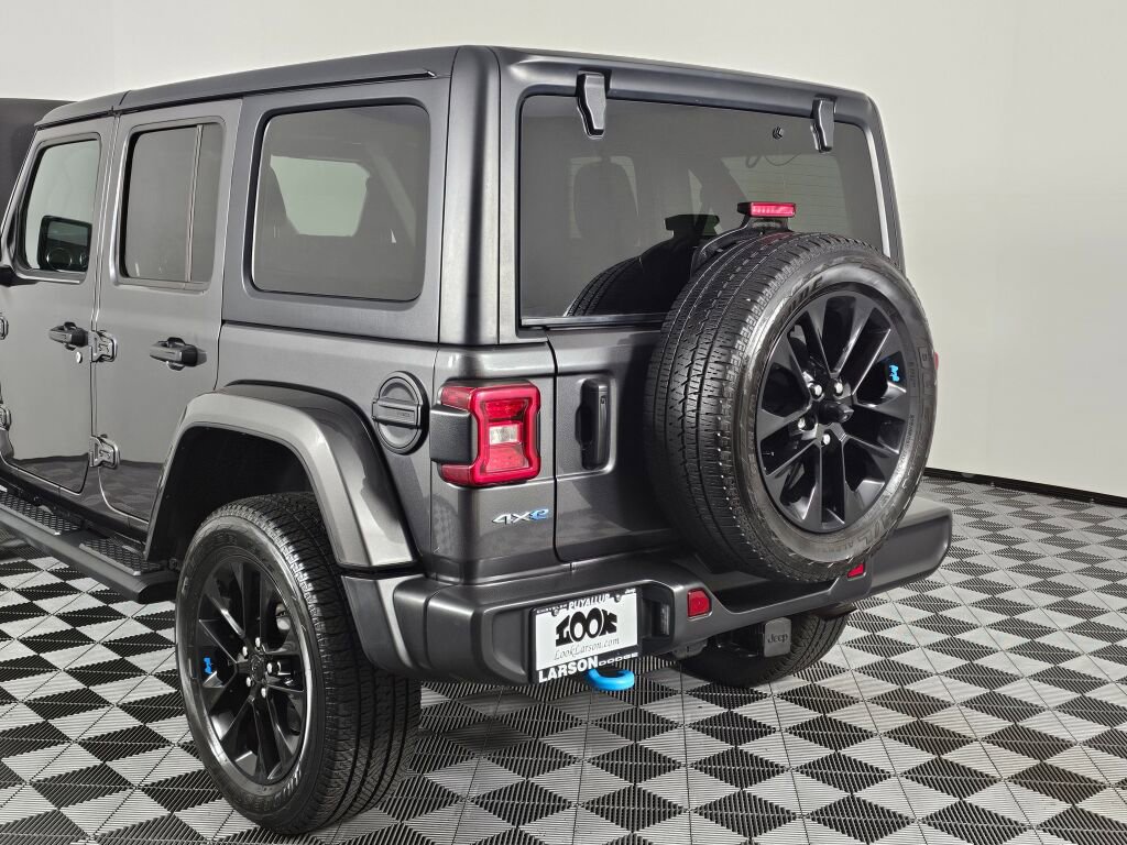 Used 2023 Jeep Wrangler Unlimited Sahara w/ Cold Weather Group AWD/4WD image 13