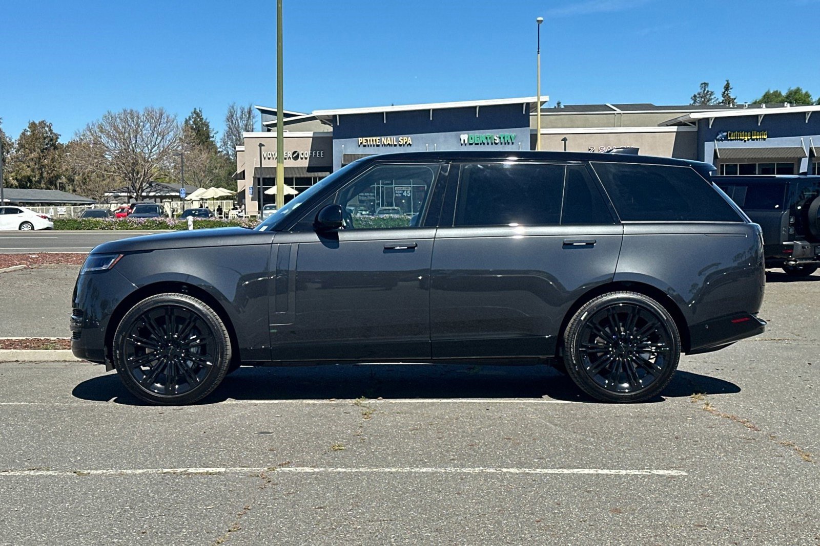 New 2026 Land Rover Range Rover Long Wheelbase SE image 3