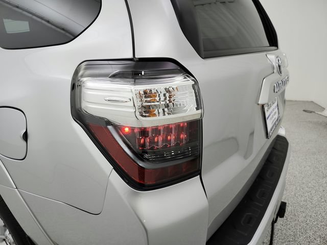 Used 2016 Toyota 4Runner SR5 AWD/4WD image 26