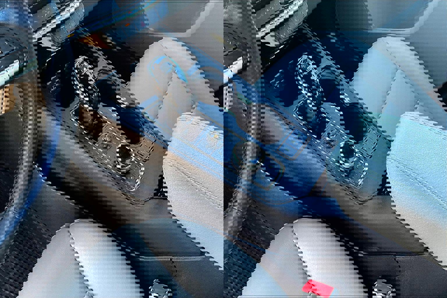 Used 2022 Cadillac XT4 Luxury w/ Cold Weather Package image 10