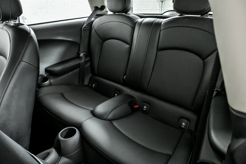 Used 2016 MINI Cooper 2-Door Hardtop image 19
