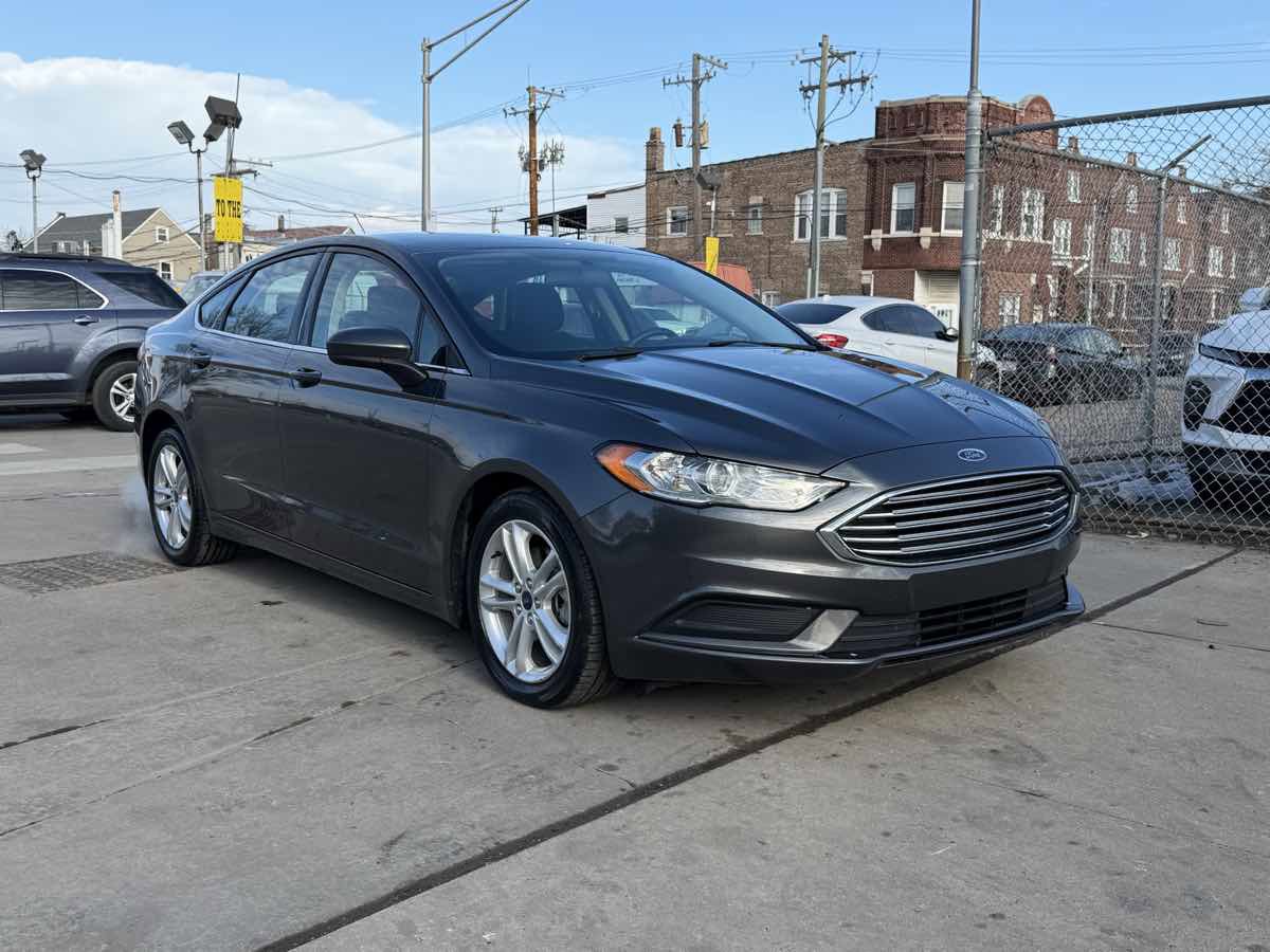 Used 2018 Ford Fusion SE w/ Fusion SE Technology Package image 3
