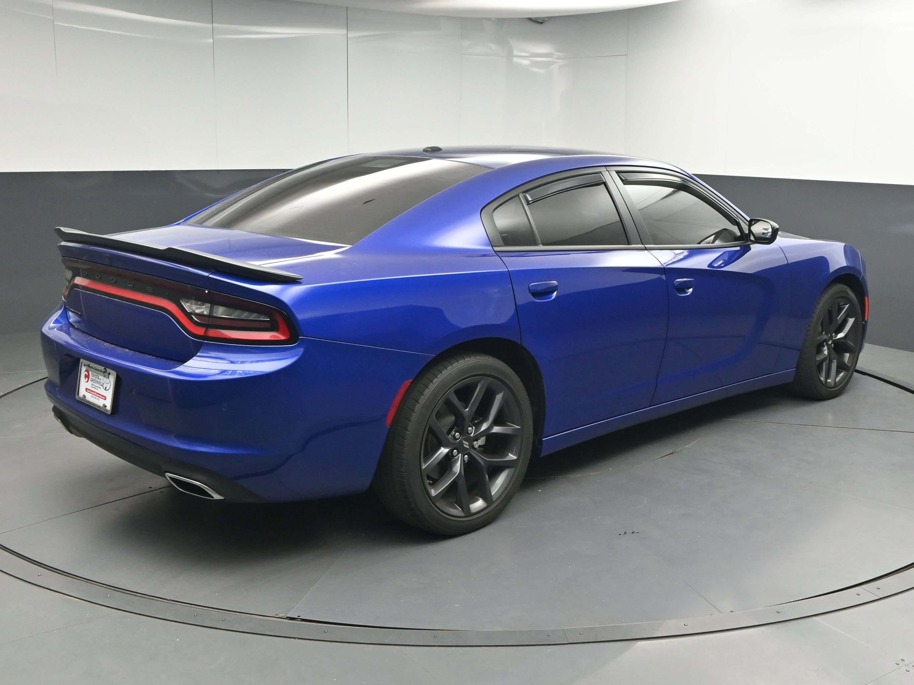 Used 2022 Dodge Charger SXT w/ Blacktop Package RWD image 8