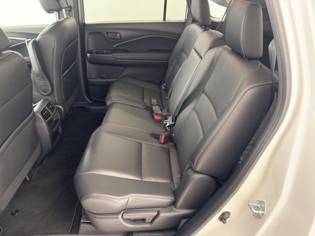 Used 2023 Honda Passport EX-L image 25