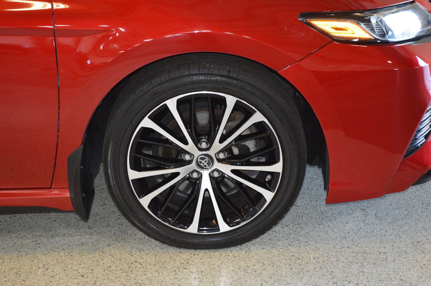 Used 2019 Toyota Camry SE FWD image 9