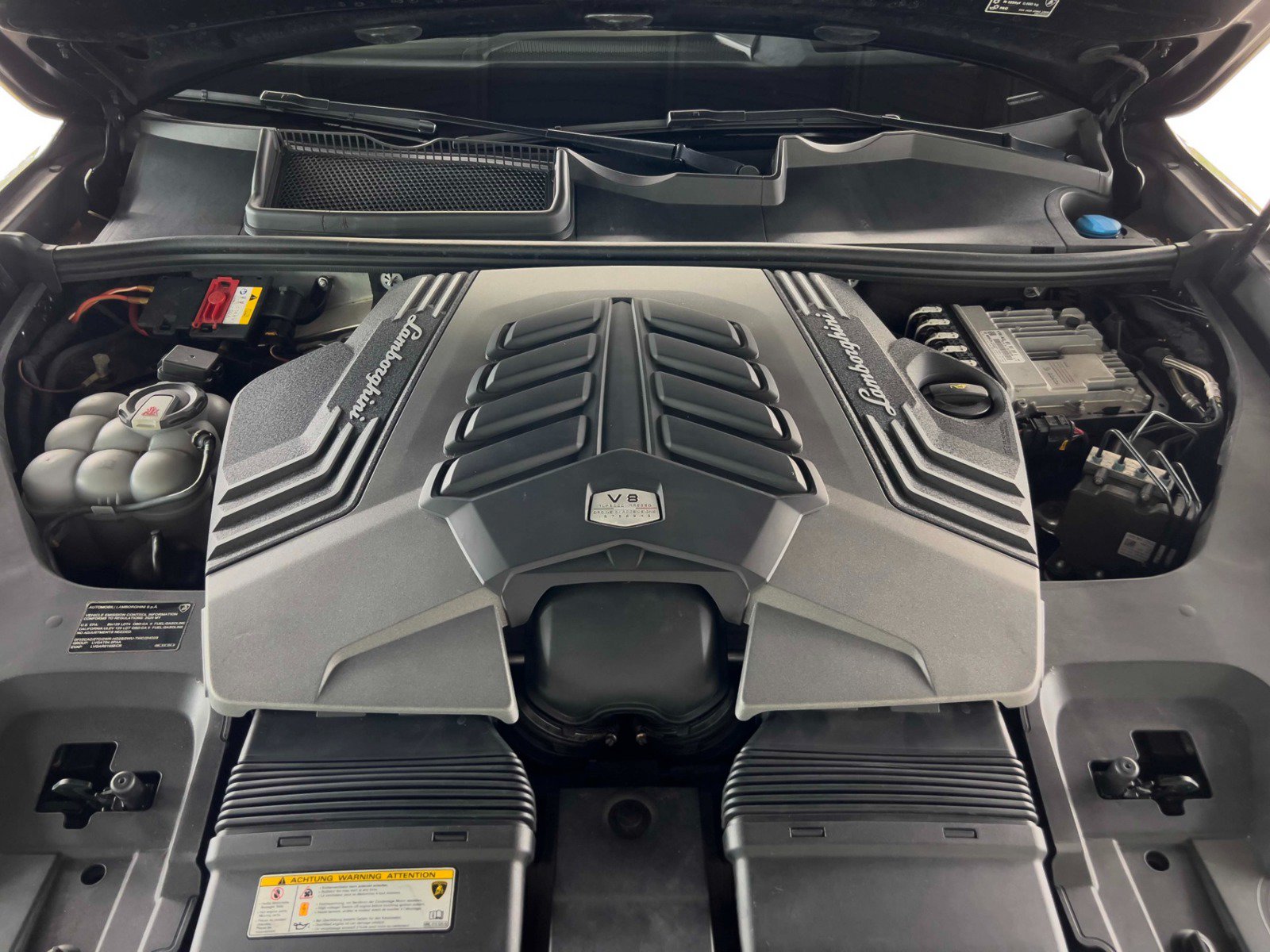 Used 2020 Lamborghini Urus AWD/4WD image 28