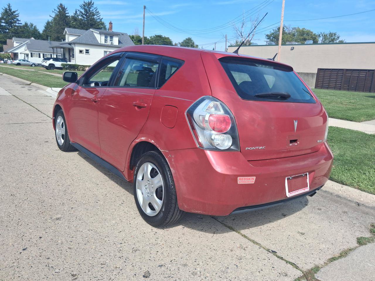 Used 2010 Pontiac Vibe w/ Preferred Package FWD image 9