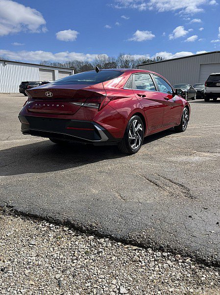 Used 2025 Hyundai Elantra SEL image 7