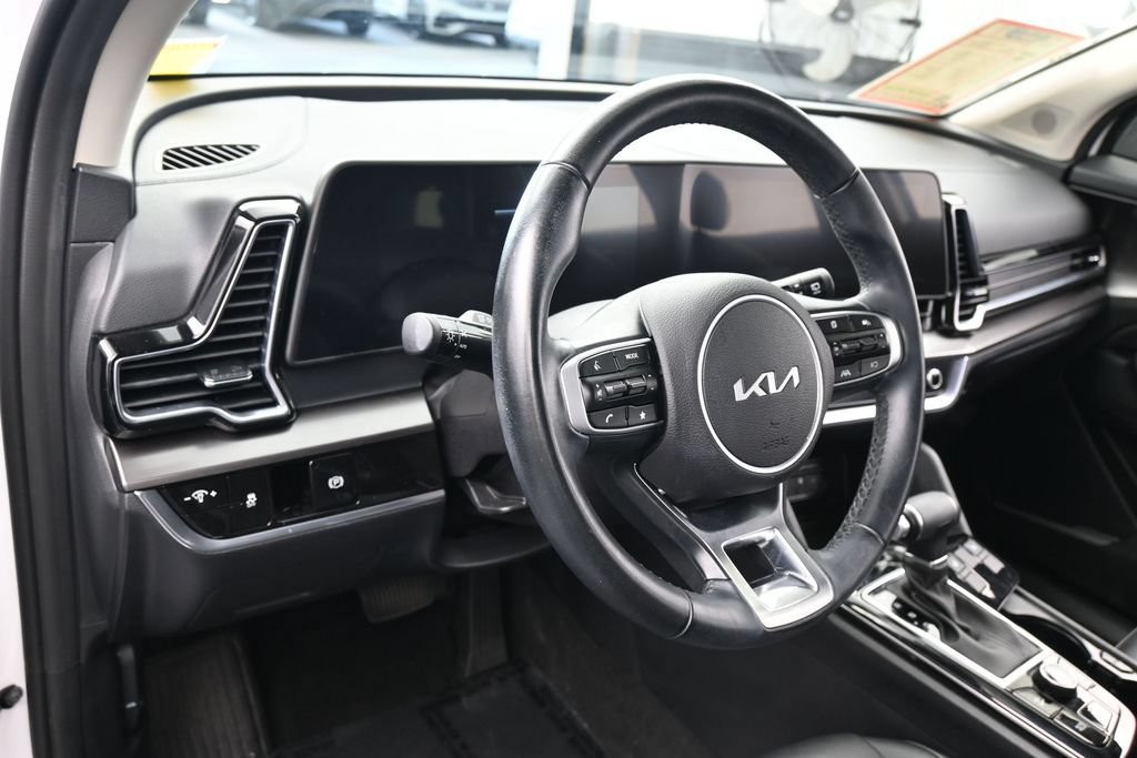 Used 2025 Kia Sportage EX FWD image 15