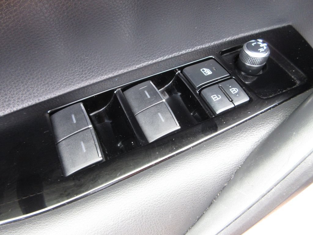 Used 2020 Toyota Corolla SE FWD image 11