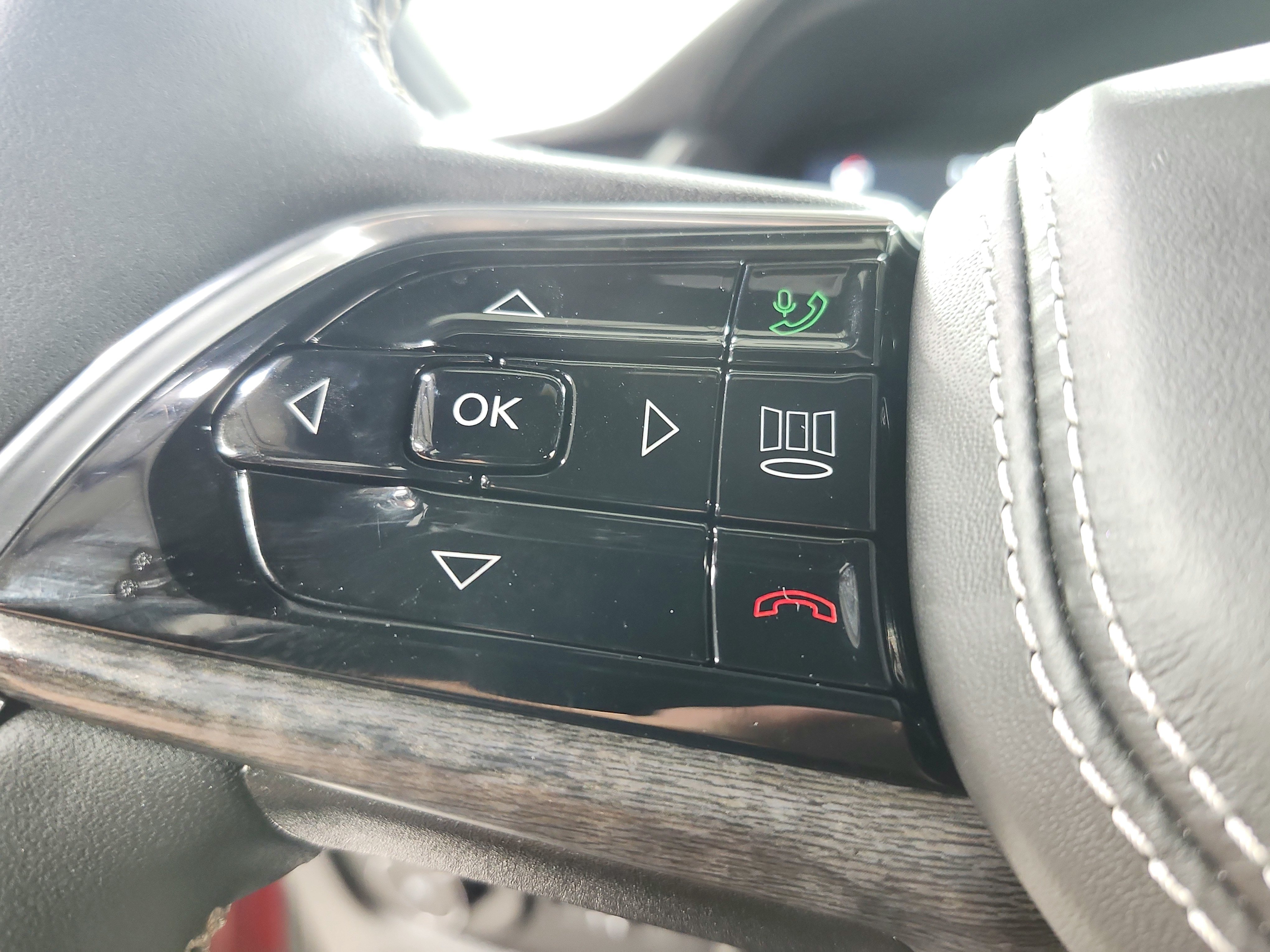Used 2023 Jeep Grand Cherokee Overland AWD/4WD image 51