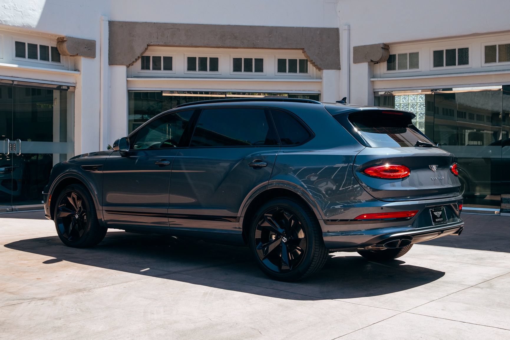 Used 2024 Bentley Bentayga Extended Wheelbase AWD/4WD image 3