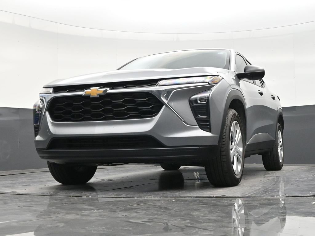 Used 2025 Chevrolet Trax LS FWD image 27