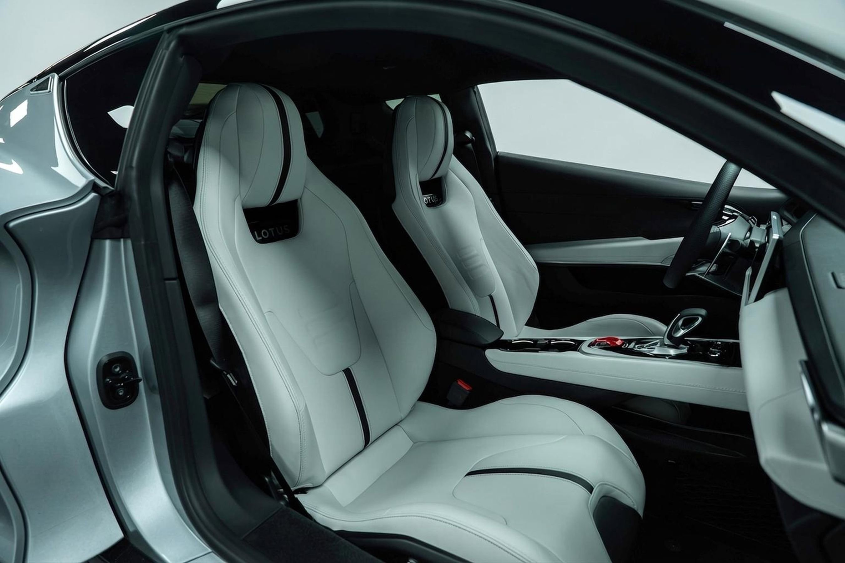 New 2026 Lotus Emira SE image 15