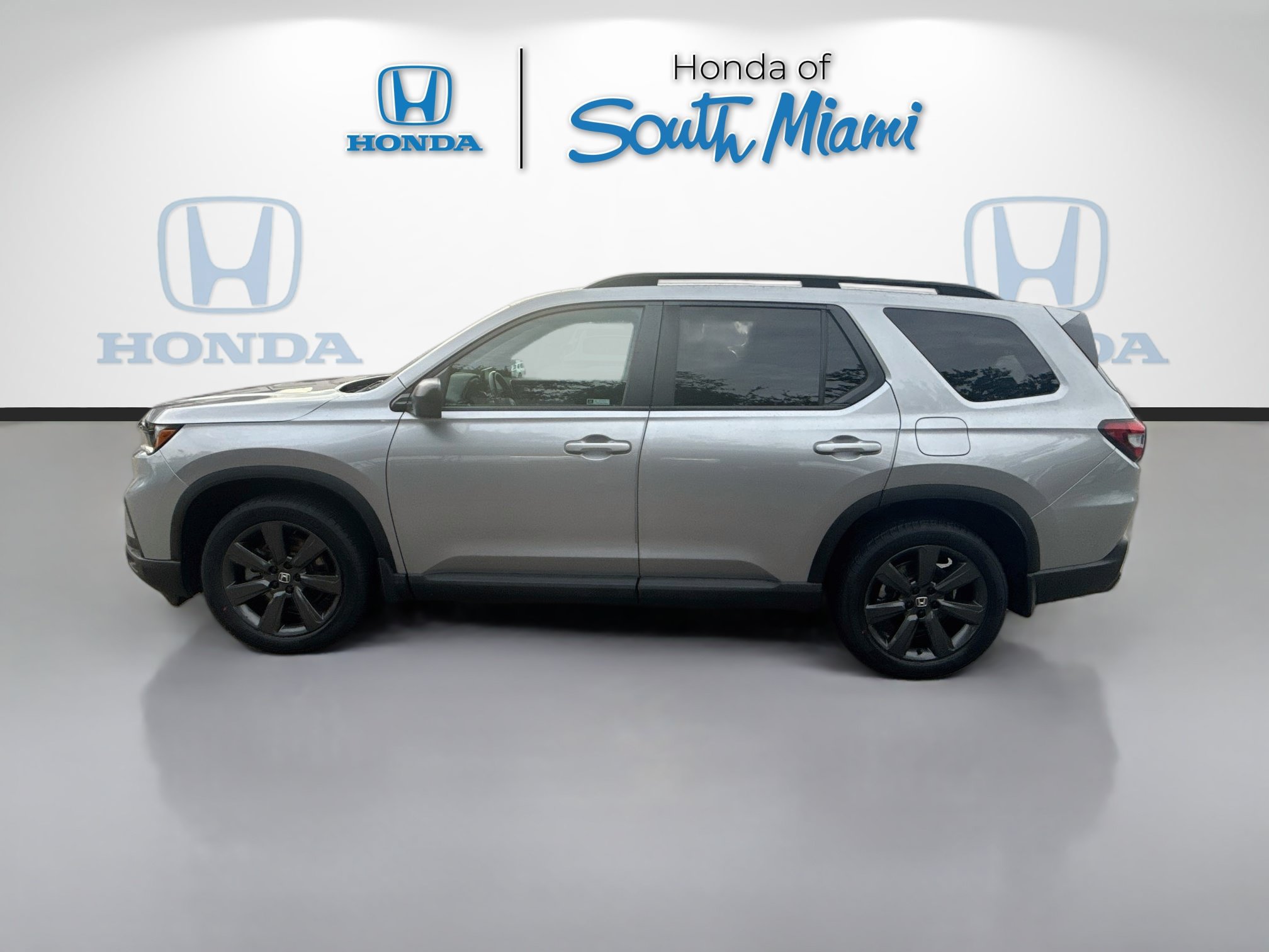 Certified 2024 Honda Pilot Sport image 4