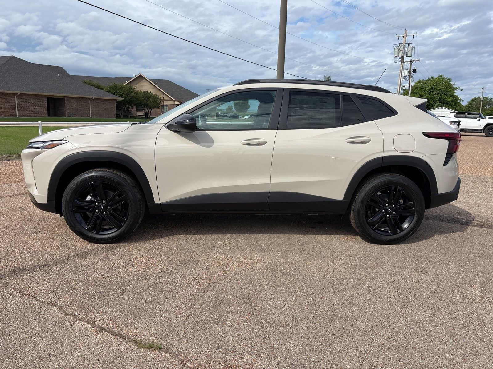 New 2026 Chevrolet Trax ACTIV w/ Driver Confidence Package image 2