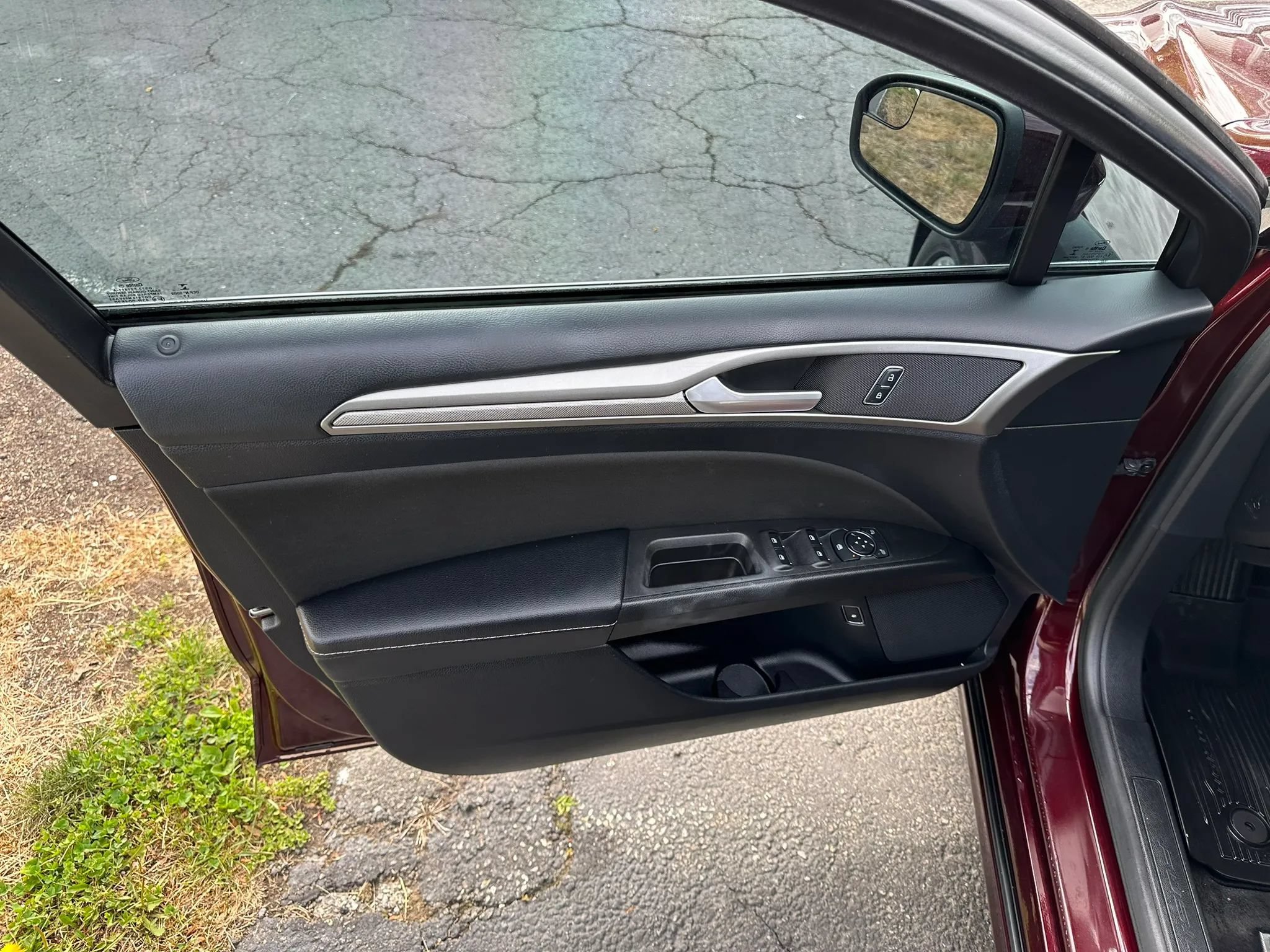 Used 2018 Ford Fusion SE FWD image 32