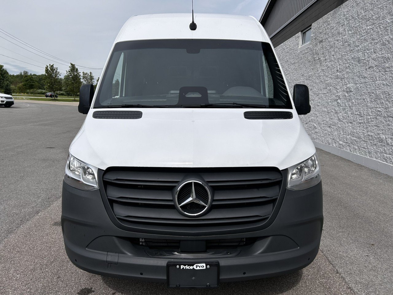 Used 2025 Mercedes-Benz Sprinter 2500 image 2