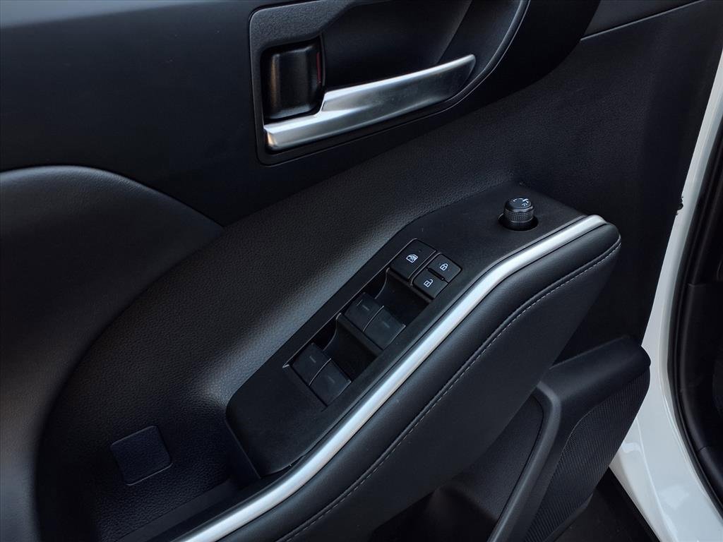 Certified 2025 Toyota Highlander XLE image 19