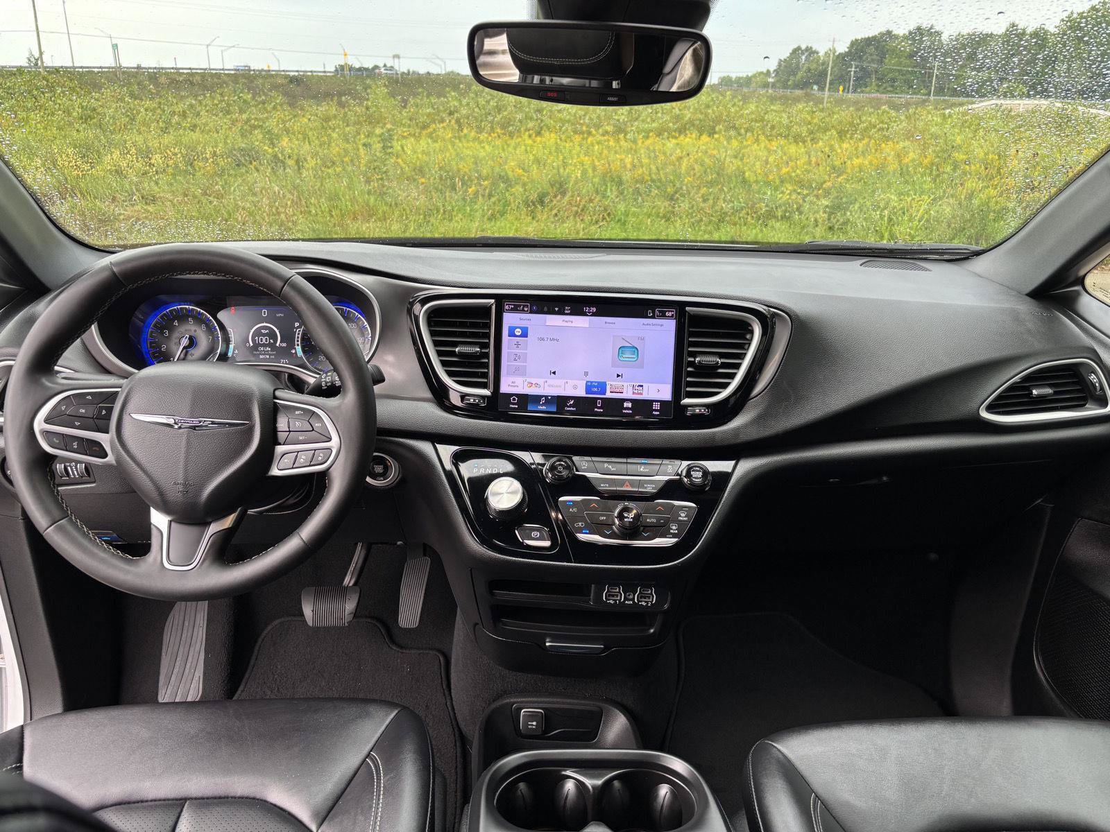 Used 2025 Chrysler Pacifica Select FWD image 19