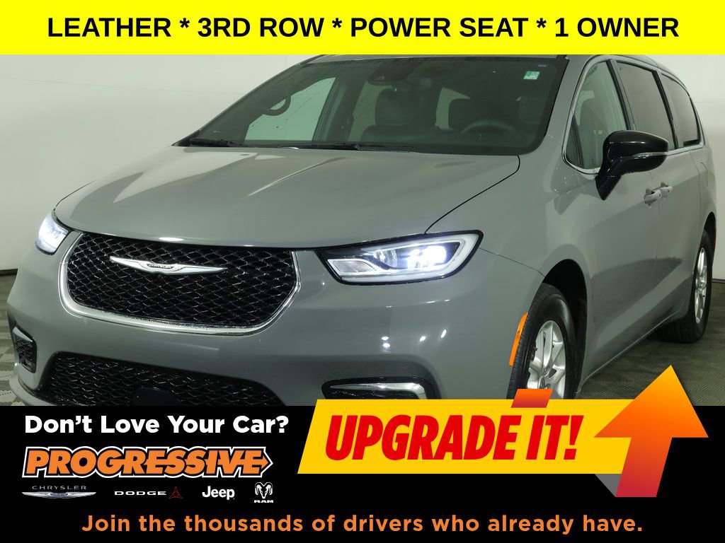 Used 2025 Chrysler Pacifica Select FWD image 1