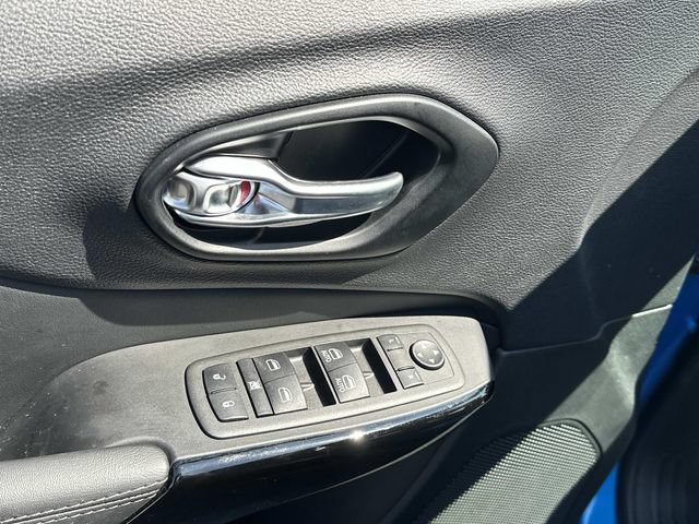 Used 2023 Jeep Cherokee Altitude Lux AWD/4WD image 9