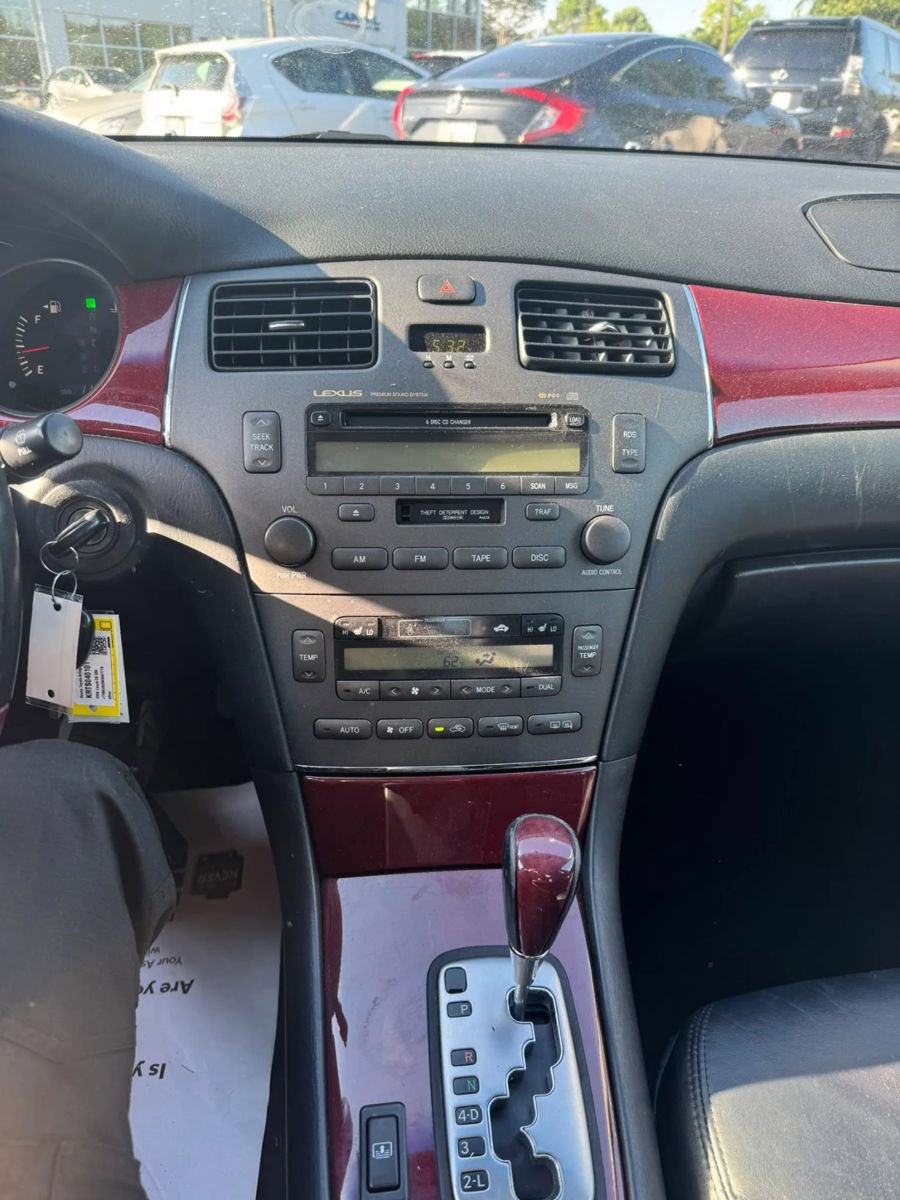 Used 2004 Lexus ES 330 w/ Premium Pkg FWD image 9