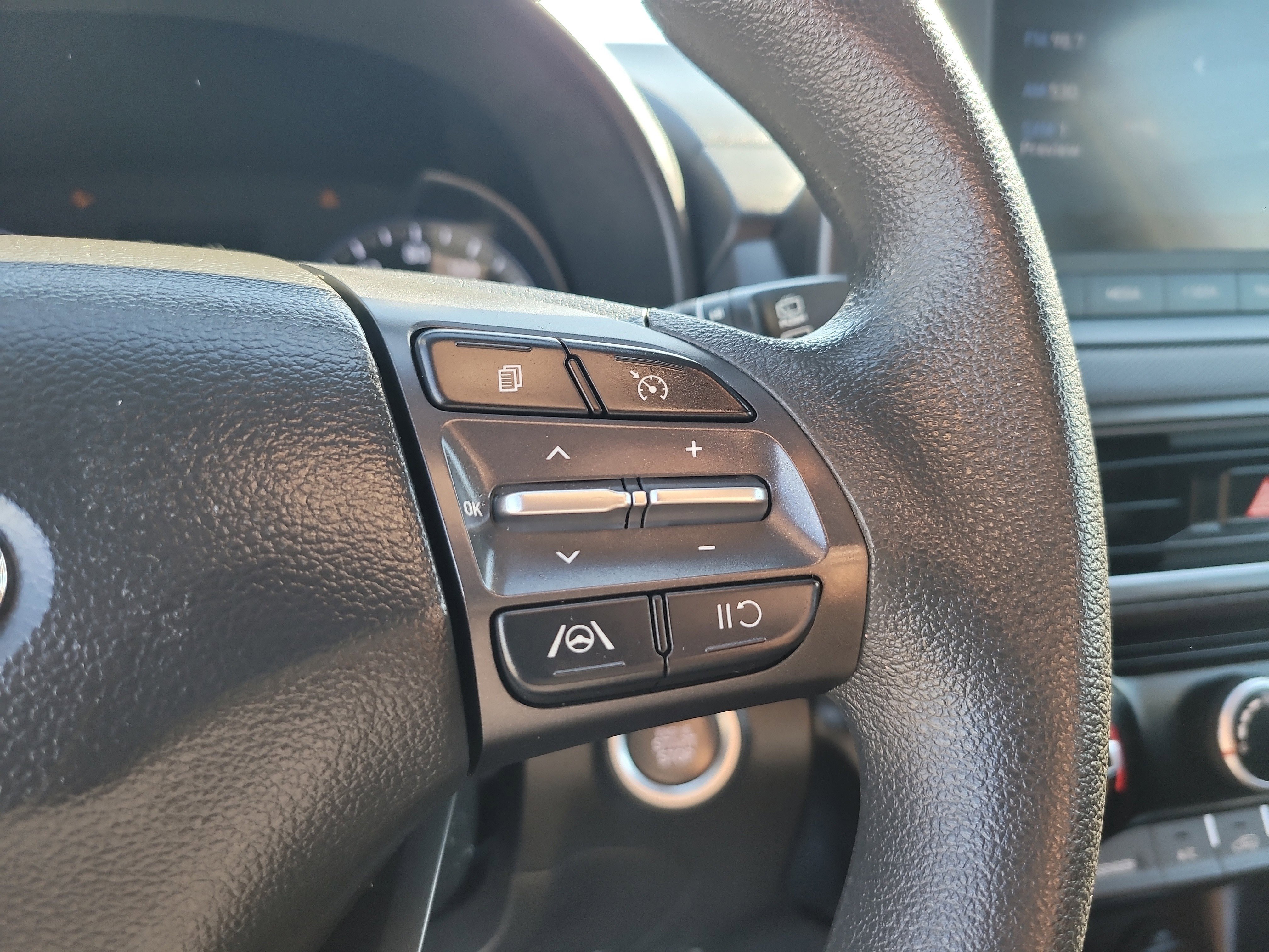 Used 2022 Hyundai Kona SEL image 28