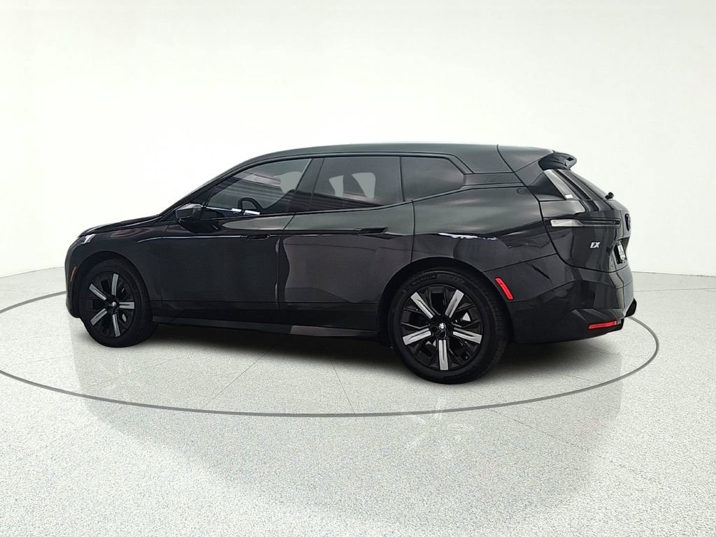 Used 2023 BMW iX xDrive50 w/ Sport Package AWD/4WD image 5