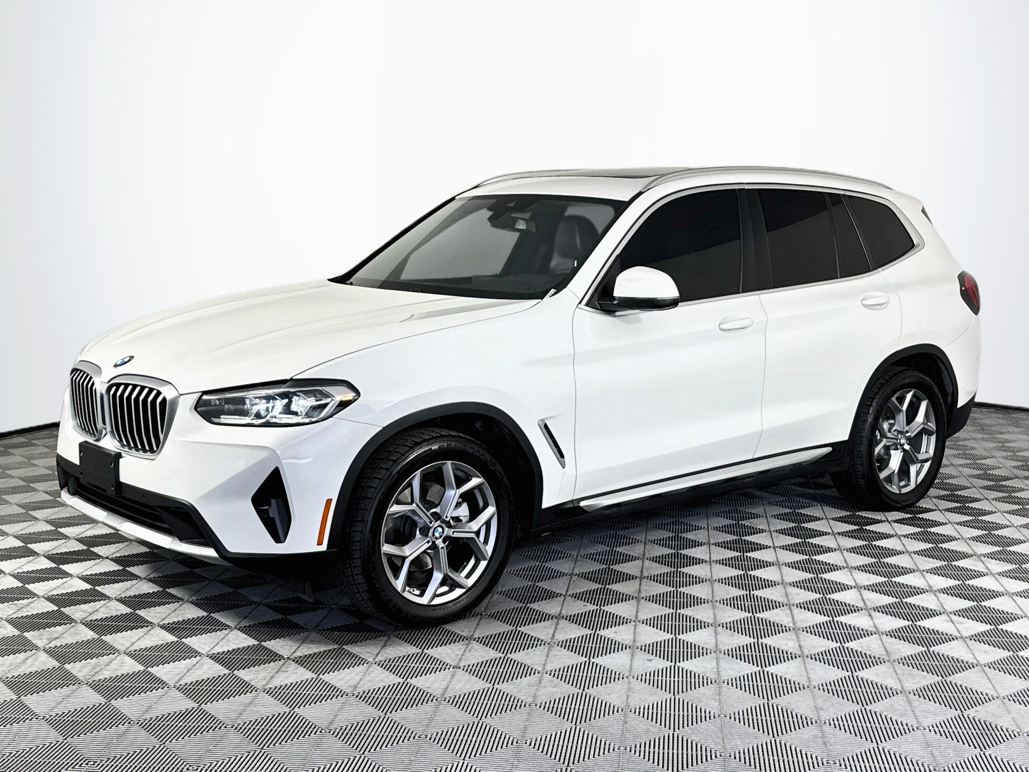 Used 2023 BMW X3 sDrive30i RWD image 4