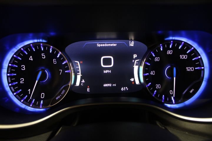 Used 2023 Chrysler Pacifica Touring-L image 36